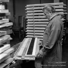 Legnicka Fabryka Fortepian&oacute;w i Pianin