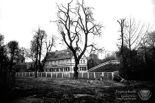 Ulica Browarna : budynek i teren Domu Dziecka „Skarbek” z zewnętrznym placem przygotowanym do budowy ulicy i chodnika