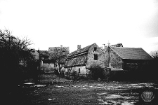 Ulica Dąbrowskiego : stare zabudowania mieszkalno-gospodarcze