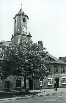 Rynek : ratusz z poczekalnią PKS