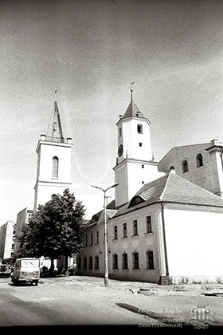 Rynek : ratusz oraz kościół pw. św. Barbary