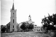 Rynek : kościół pw. św. Barbary oraz ratusz
