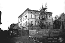 Rynek : remont ratusza, urzędu gminy oraz wykopy pod budowę pierzei wschodniej