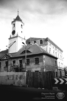 Rynek : ratusz oraz urząd gminy podczas remontu