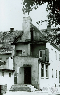 Ulica Gdańska : fragment budynku mieszkalnego