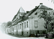 Ulica Gdańska : parterowy wielorodzinny budynek mieszkalny