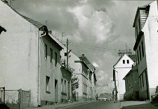 Ulica Górna : w kierunku kościoła rzymskokatolickiego pw. św. Barbary