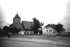 Kościół pw. św. Michała Archanioła : widok z rynku