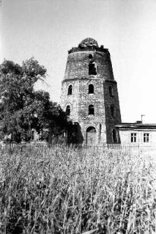 Młyn : stary wiatrak „holender”