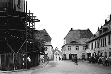 Rynek : pierzeja zachodnia z przystankami PKS