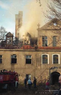Jastrzębnik : pożar zabytkowego dworu