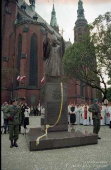 Nabożeństwo kościelne przy Pomniku Jana Pawła II