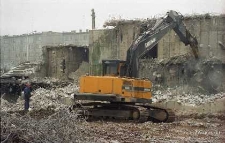 Osiedle Piekary : rozbiórka piętrowego budynku