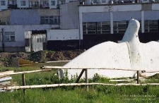 Pozostałości i demontaż ołtarza po wizycie papieża Jana Pawła II