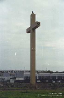 Pozostałości i demontaż ołtarza po wizycie papieża Jana Pawła II