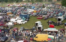 Giełda przy stadionie w Lubinie
