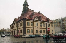 Budynek ratusza i jego okolice