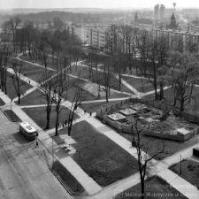 Fontanna w budowie : widok z bloku „Konkretów”