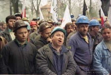 Manifestacja górników pod biurem zarządu KGHM