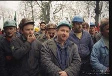 Manifestacja górników pod biurem zarządu KGHM