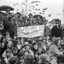 Kibice podczas meczu Zagłębia Lubin z Ruchem Chorzów, 1 listopada 1974 roku