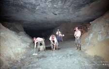 Zakłady Górnicze „Lubin” : prace i maszyny podczas drążenia chodników