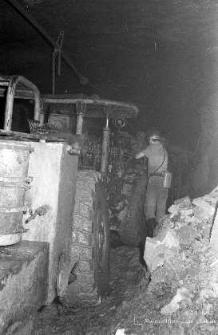 Zakłady Górnicze „Lubin” : wiertnica górnicza i prace na przodku